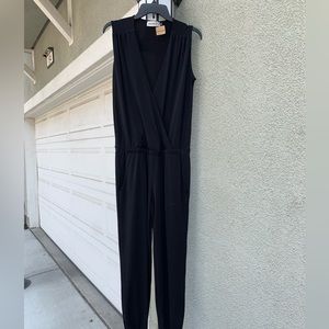 Black sleeveless jumpsuit!